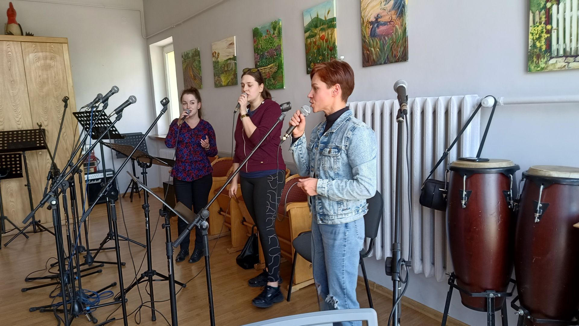 E.ART | KIEDY LUDZIE ŚPIEWAJĄ, ODKRYWAJĄ SWOJE DUSZE.